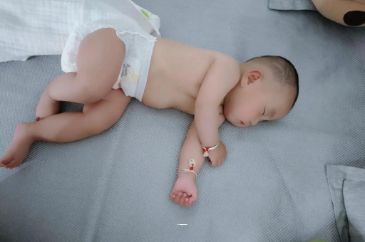 青岛怀孕多久会显肚子